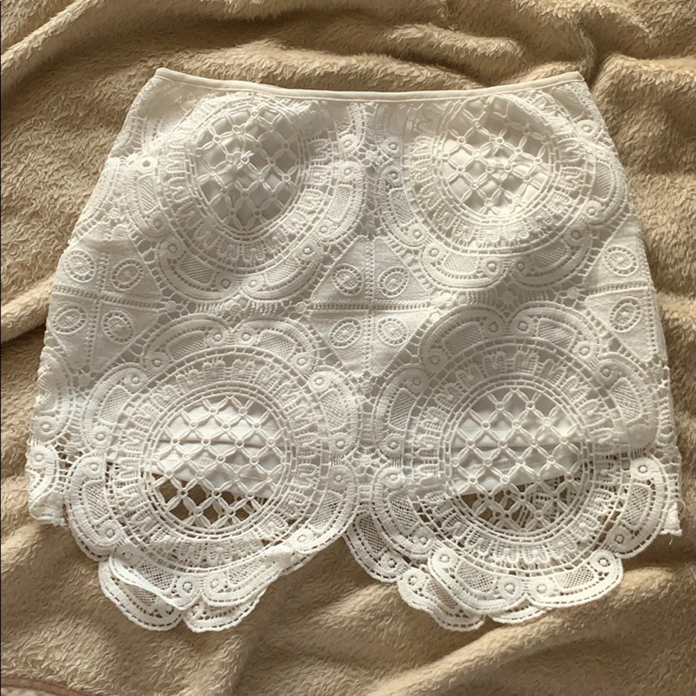NWOT SIGNATURE 8 CROCHET SHORTS MEDIUM